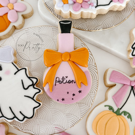 decorated cookie of potion bottle with bow